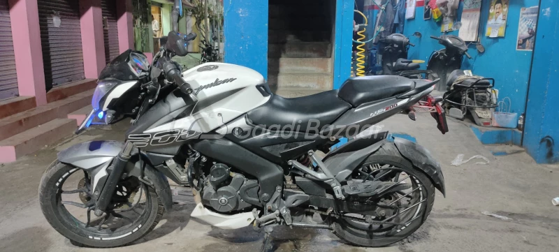 Used Bajaj Pulsar NS200 STANDARD bikes for Sale in Salem Second