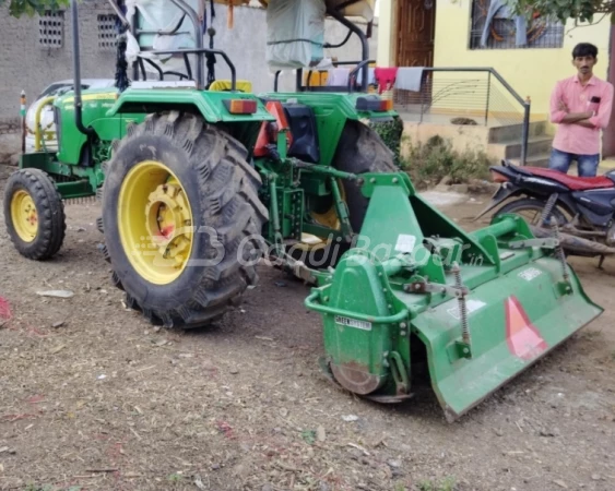 John Deere  3036 E