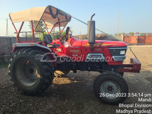 MAHINDRA 555 Di Power Plus