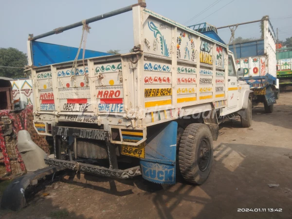 MAHINDRA Bolero Pik-Up