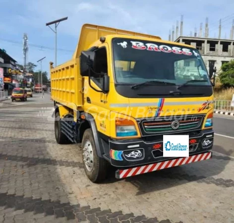 DAIMLER INDIA COMMERCIAL VEHICLES 1214 R