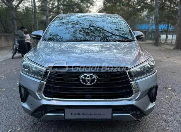 TOYOTA INNOVA CRYSTA