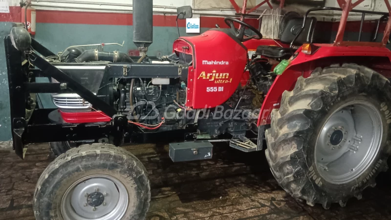 MAHINDRA Arjun 555 Di