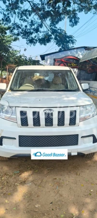 MAHINDRA TUV300 Plus