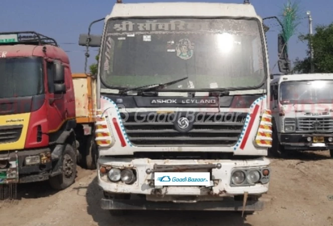 ASHOK LEYLAND U 4923