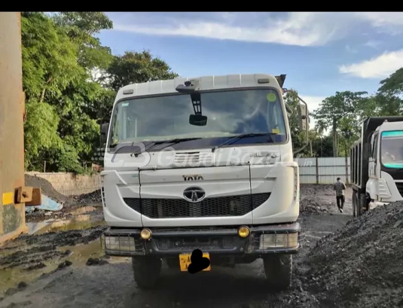 TATA MOTORS SIGNA 2825