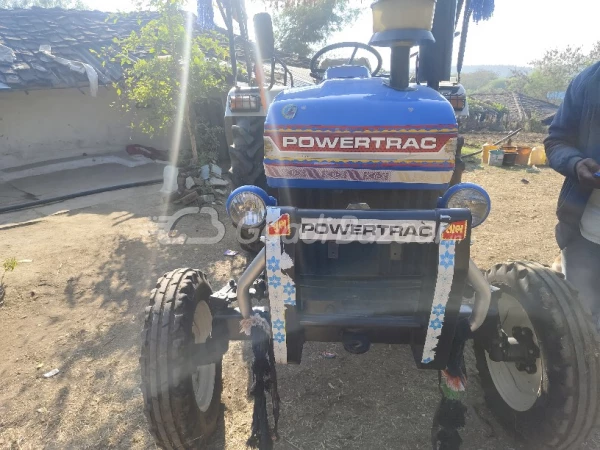 Escorts Powertrac 439 Plus