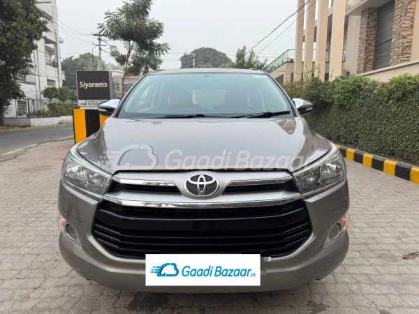 TOYOTA INNOVA CRYSTA