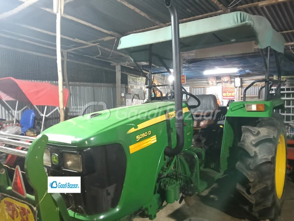 John Deere 5050 E