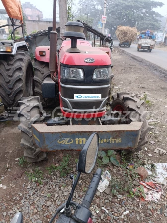 MAHINDRA Yuvo 585 Mat