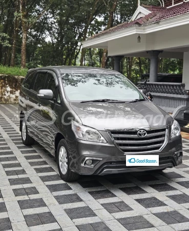 TOYOTA INNOVA