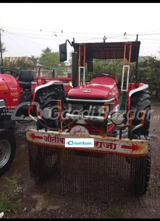 MAHINDRA Arjun 555 Di