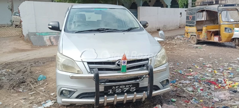 TOYOTA INNOVA