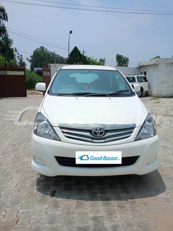 TOYOTA INNOVA