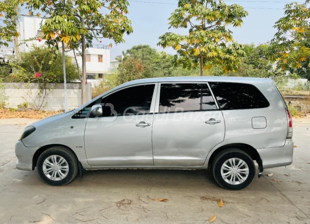 TOYOTA INNOVA