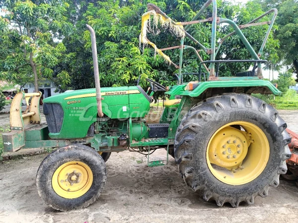 John Deere 5050 D