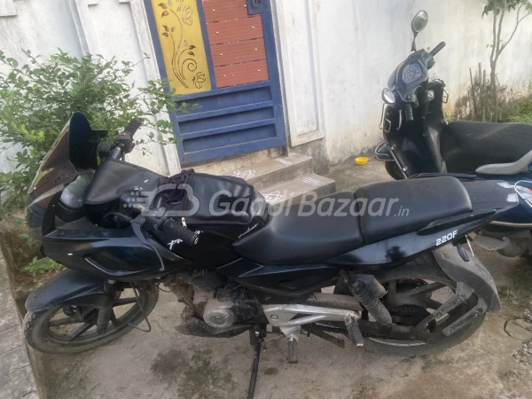 Bajaj Pulsar 220 DTS-i