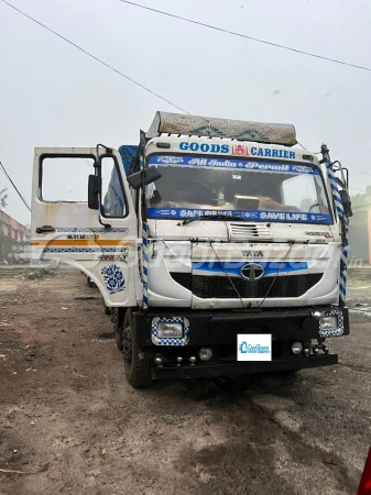 TATA MOTORS  SIGNA 4923