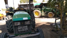 John Deere 5203