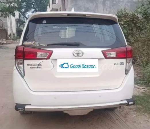 TOYOTA INNOVA CRYSTA