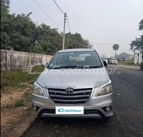 TOYOTA INNOVA