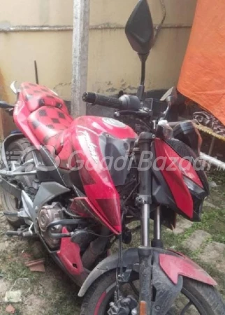 Bajaj Pulsar 220 DTS-i