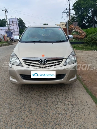 TOYOTA INNOVA