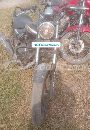 Bajaj Avenger 150 Street