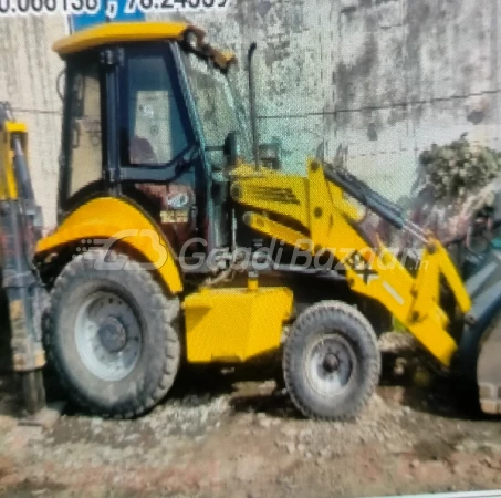 MAHINDRA Earthmaster Sx