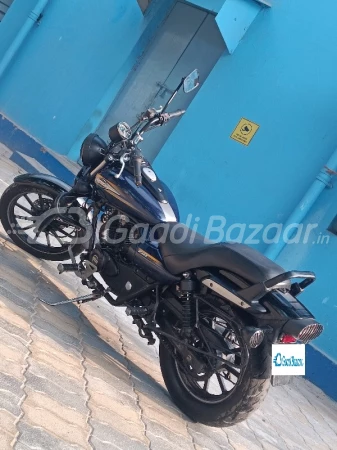 Bajaj Avenger 150 Street