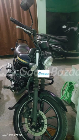 Bajaj Avenger 150 Street