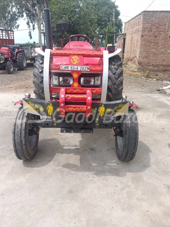 MAHINDRA Arjun 555 Di