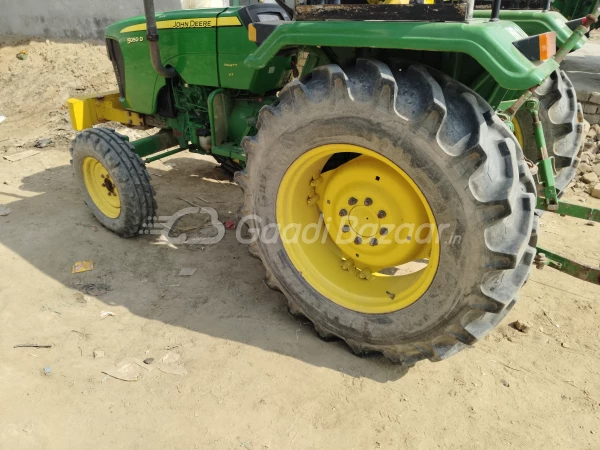 John Deere 5050 D