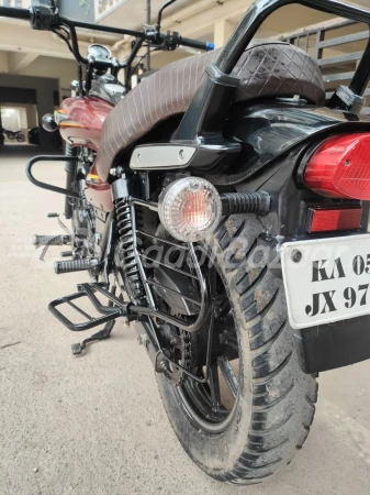 Bajaj Avenger 150 Street