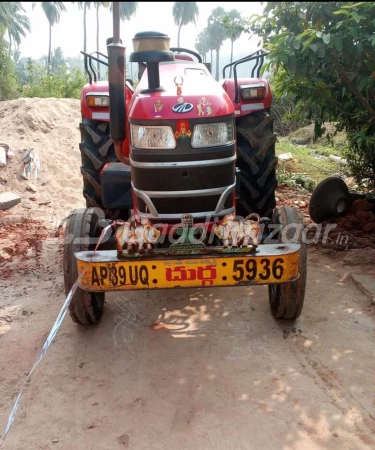 MAHINDRA Yuvo 575 Di