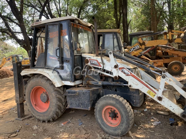 Bobcat B900