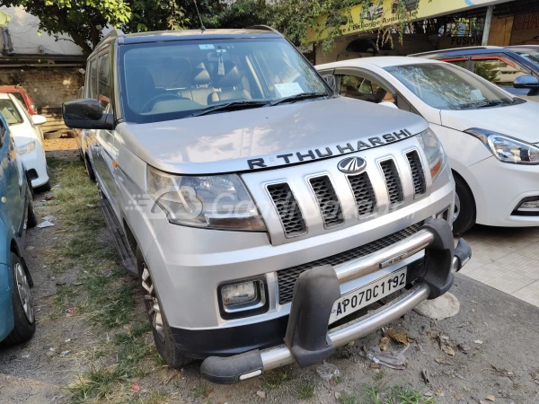 MAHINDRA TUV 300