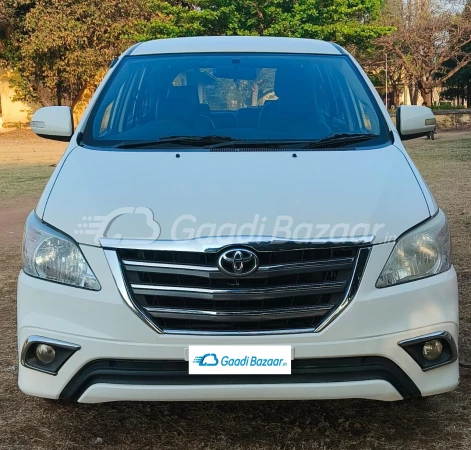 TOYOTA INNOVA CRYSTA