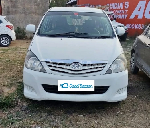 TOYOTA INNOVA