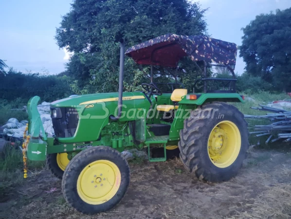John Deere 5210