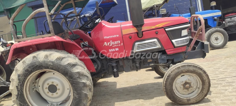 MAHINDRA Arjun 555 Di