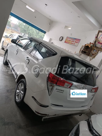 TOYOTA INNOVA CRYSTA