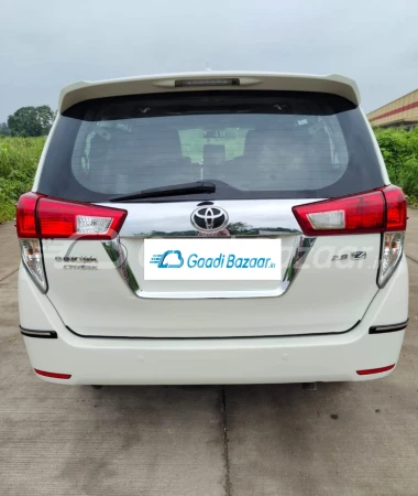 TOYOTA INNOVA CRYSTA