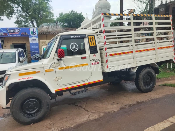 Erkaklar ayollarning mushuklarini sochadi Anna Snatkina bilan jinsiy aloqa