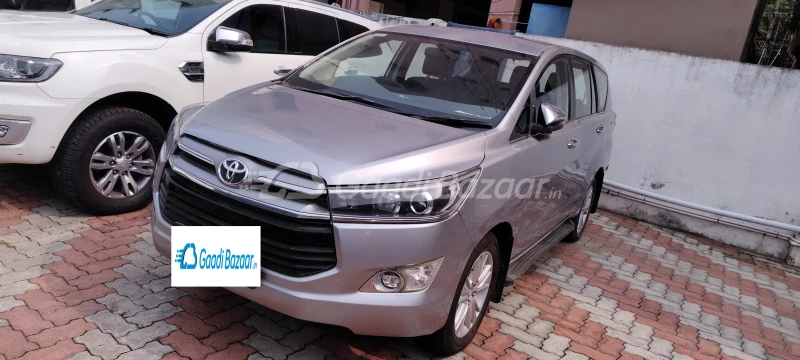 TOYOTA INNOVA CRYSTA