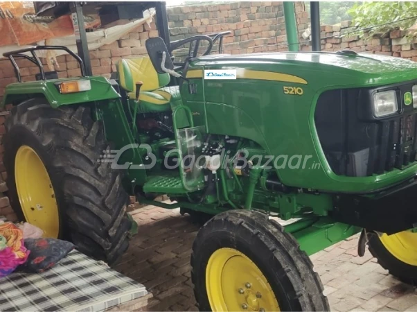 John Deere 5210