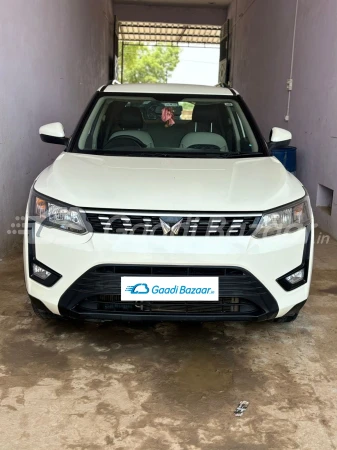 MAHINDRA XUV300