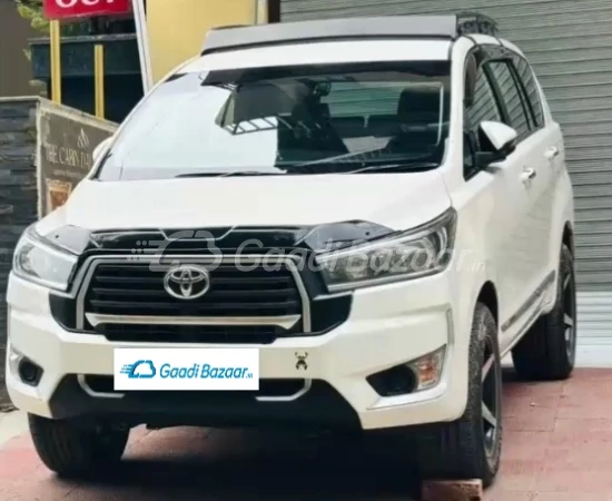 TOYOTA INNOVA CRYSTA