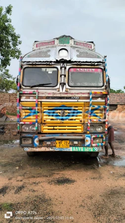 ASHOK LEYLAND 3118 LA (Super)