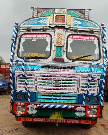 ASHOK LEYLAND 3118 LA (Super)